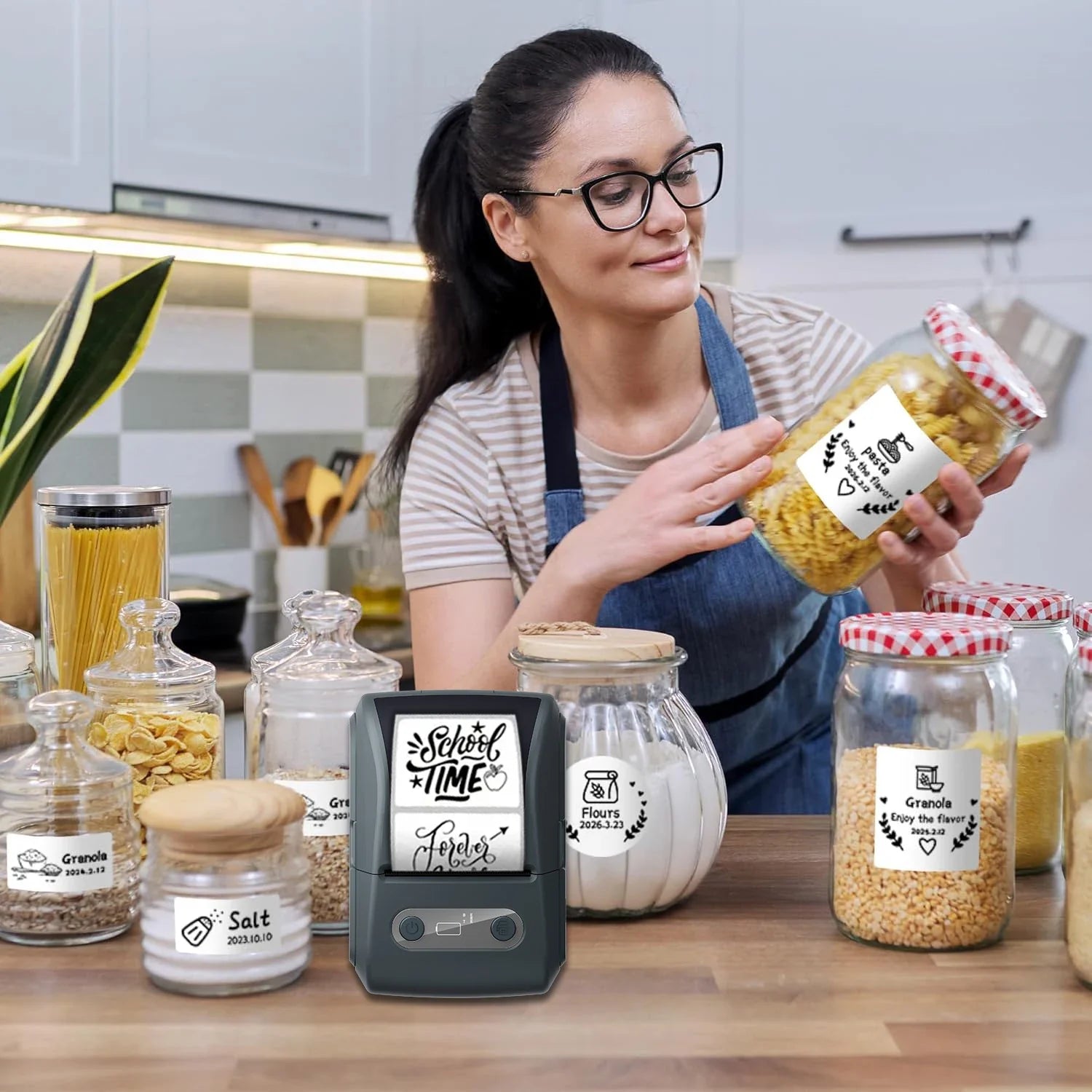 Wireless thermal label printer - suitable for printing product, address and price labels, ink-free, easy to use with smartphones