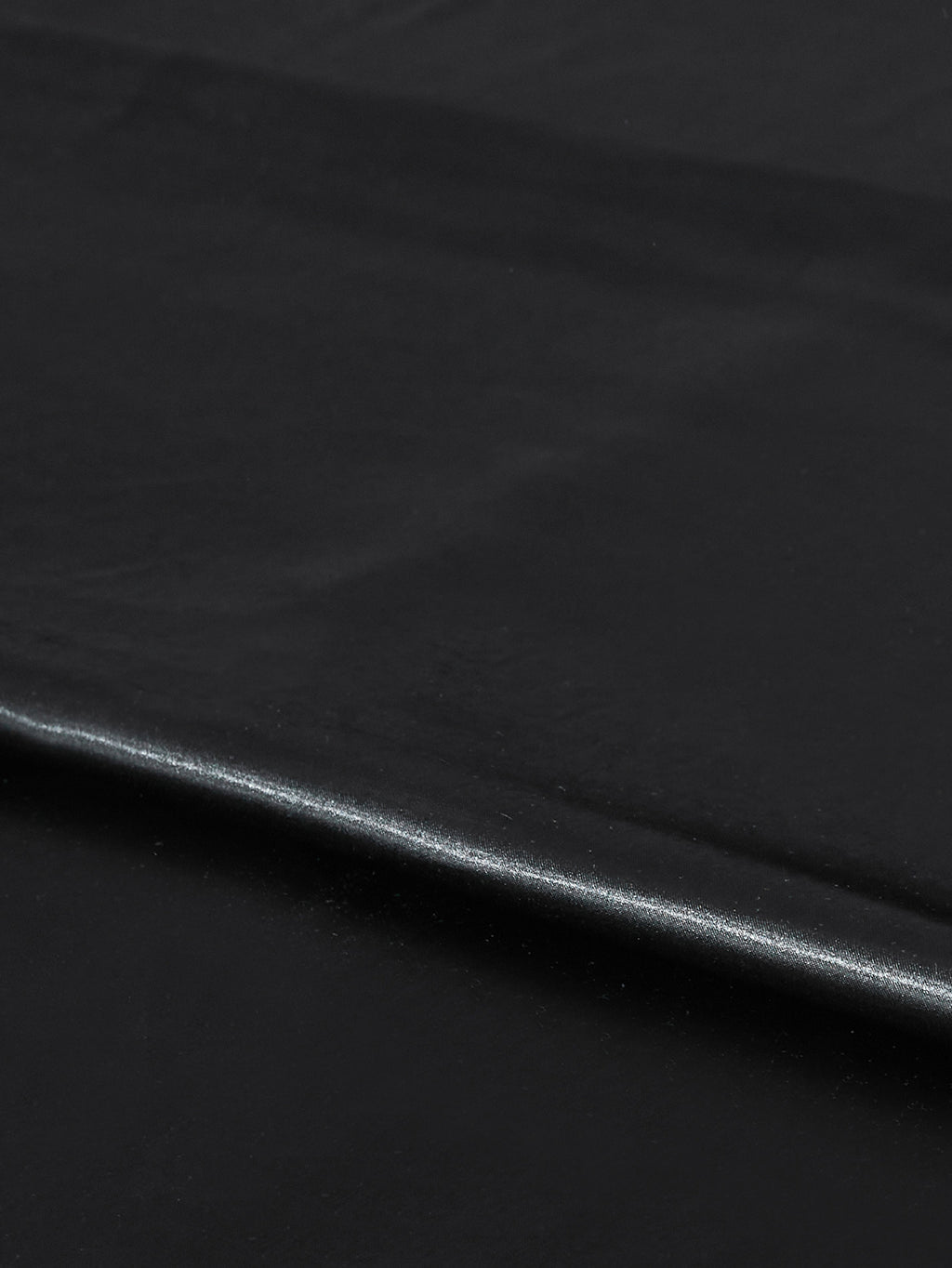 4pcs Satin Bed Sheet Four-Piece Set Includes One Fitted Sheet, One Flat Sheet, And Two Pillowcases. Pillowcases Do Not Include Inserts. Solid Colors Showcase Simple Elegance. The Simple Style Is Classic And Timeless. Polyeste